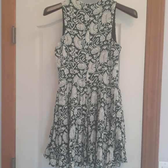 Women's H&M Fit and Flaire Dress Size 8 - Picture 2 of 6